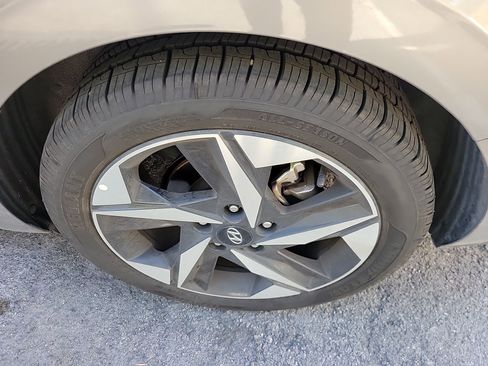 Used 2023 Hyundai Elantra SEL w/ Convenience Package image 15