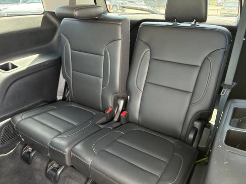 Used 2023 GMC Acadia SLT FWD image 10