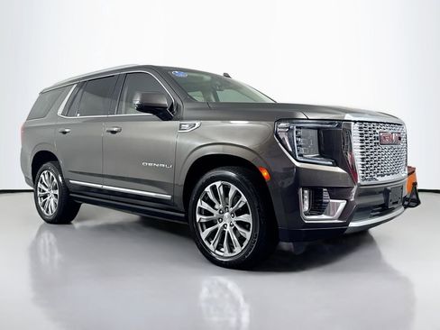 Used 2021 GMC Yukon Denali w/ Denali Premium Package image 3