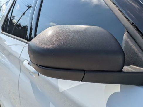 Used 2020 Ford Explorer XLT RWD image 11