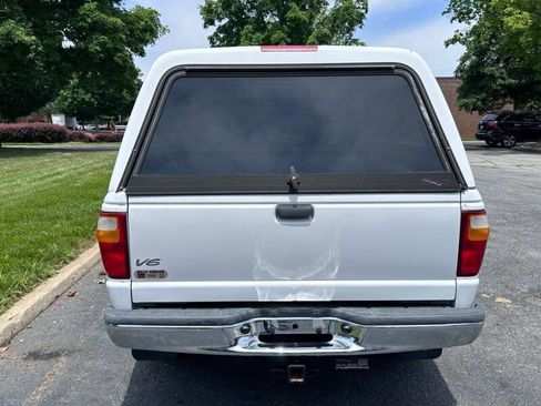 Used 2004 MAZDA B-Series Pickup 2WD Cab Plus B3000 w/ Convenience Pkg image 4