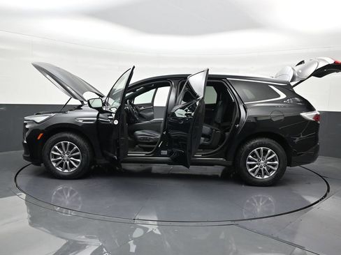Used 2022 Buick Enclave Essence image 34