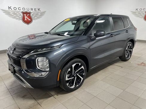 Used 2024 Mitsubishi Outlander SE AWD/4WD image 3