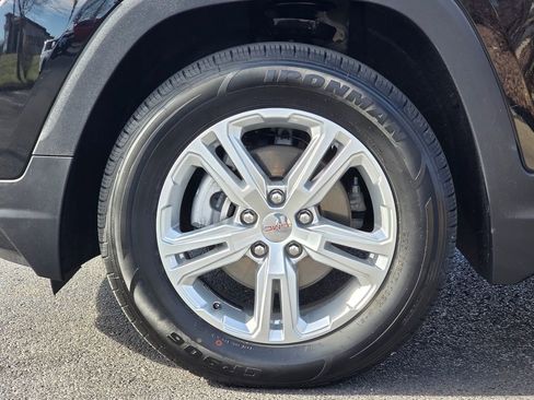 Used 2024 GMC Terrain SLE image 9