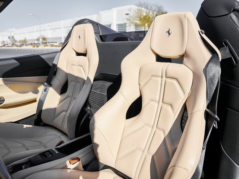 Used 2022 Ferrari F8 Tributo image 56