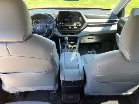 Used 2023 Toyota Highlander XLE FWD image 22