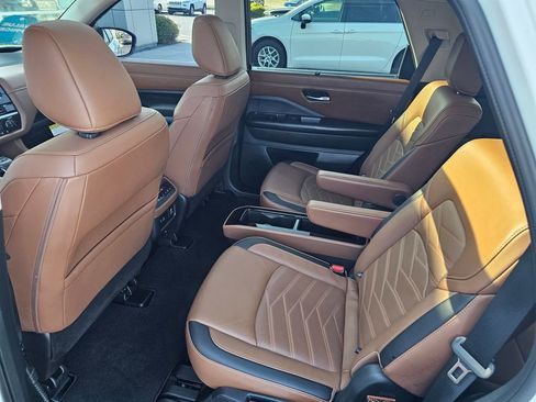 Used 2024 Nissan Pathfinder Platinum FWD image 15