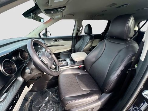 Used 2024 Kia Carnival LX FWD image 20