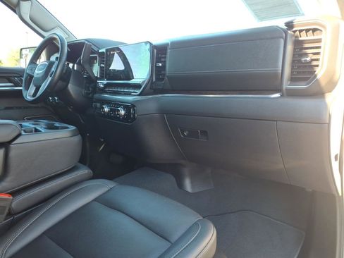 Used 2024 GMC Sierra 1500 SLT w/ X31 Off-Road Package image 10