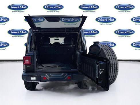 Used 2020 Jeep Wrangler Unlimited Sahara image 29