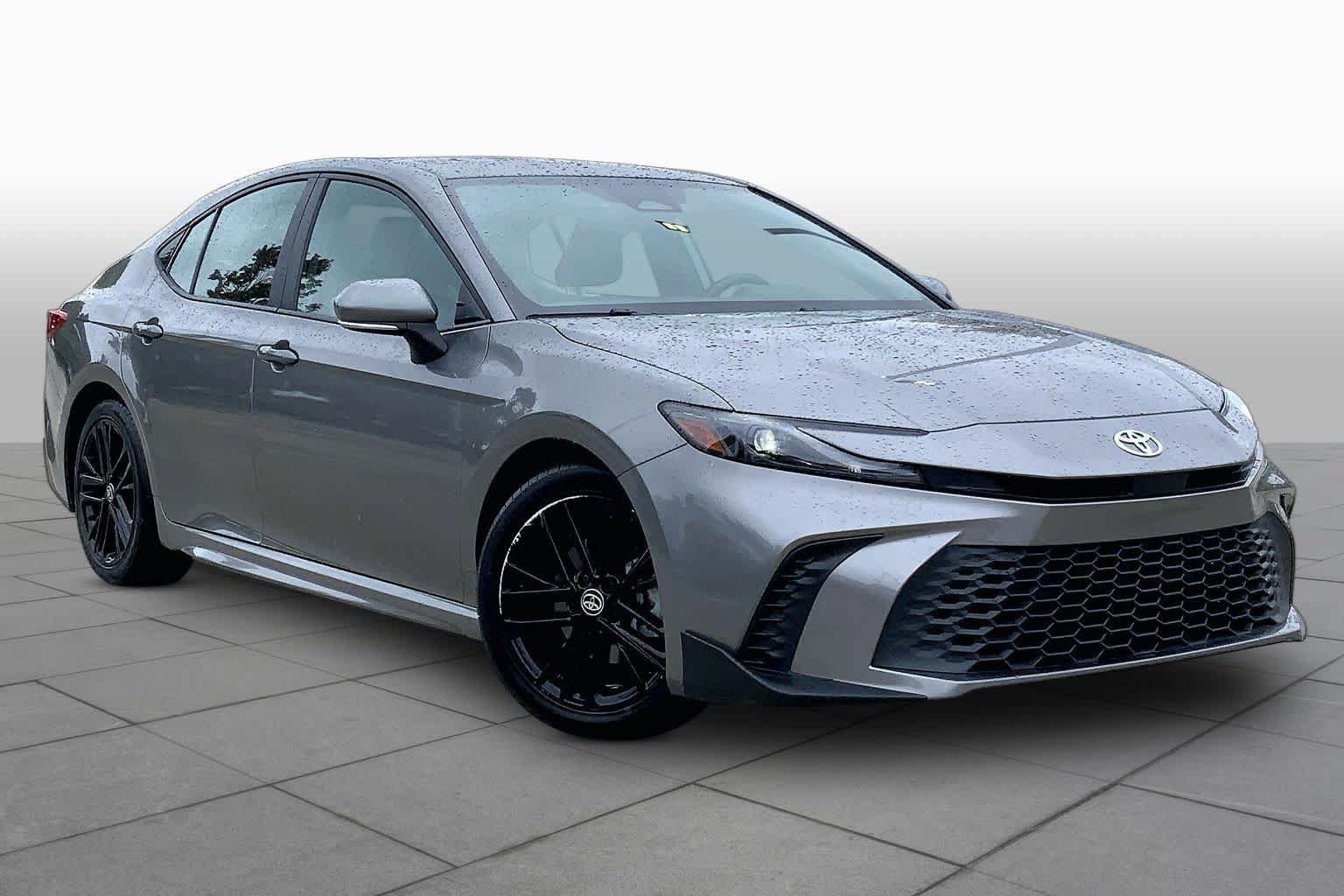 Used 2025 Toyota Camry SE FWD image 2