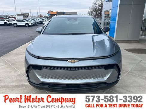 New 2026 Chevrolet Equinox EV LT image 2