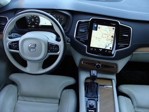 Used 2019 Volvo XC90 T6 Inscription w/ Protection Package image 10