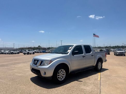 Used 2017 Nissan Frontier SV RWD image 9