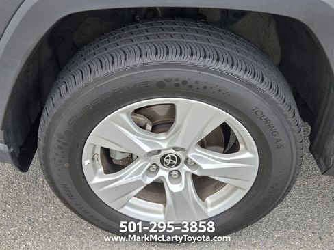 Used 2021 Toyota RAV4 LE AWD/4WD image 16