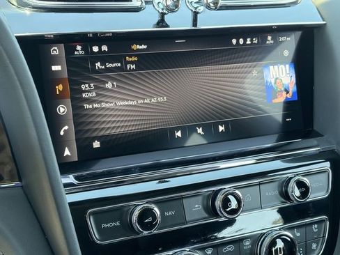 Used 2021 Bentley Bentayga AWD/4WD image 11
