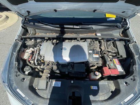 Used 2021 Toyota Prius XLE image 31