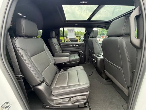 Used 2023 GMC Yukon XL Denali AWD/4WD image 23