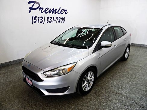Used 2016 Ford Focus SE FWD image 1