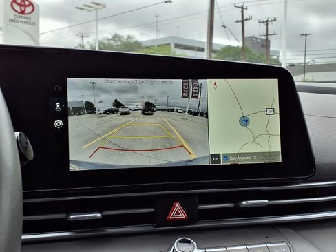 Used 2025 Hyundai Elantra SEL FWD image 14