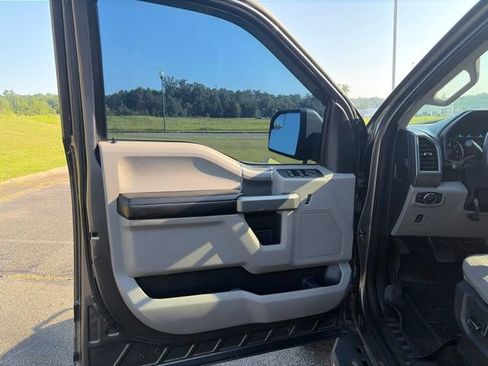 Used 2017 Ford F150 XLT w/ Equipment Group 302A Luxury AWD/4WD image 16