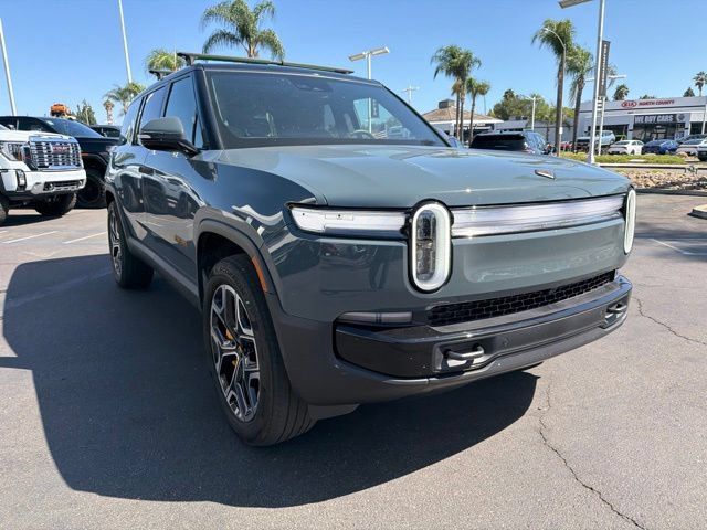 Used 2025 Rivian R1S Premium Dual AWD/4WD image 2
