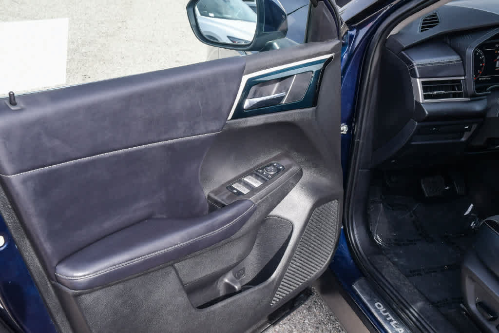 Used 2023 Mitsubishi Outlander SE FWD image 25