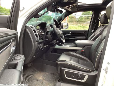 Used 2023 RAM 1500 Laramie AWD/4WD image 12