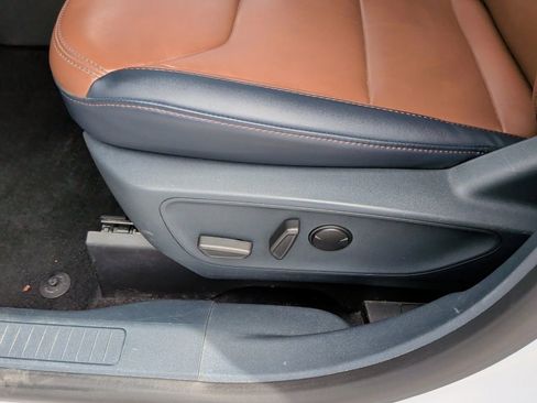 Used 2022 Ford Maverick Lariat FWD image 13