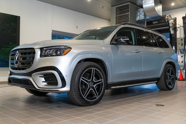 Used 2026 Mercedes-Benz GLS 450 4MATIC image 3