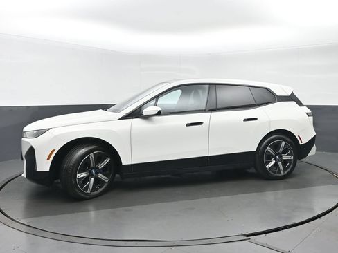 Used 2024 BMW iX xDrive50 w/ Sport Package AWD/4WD image 6