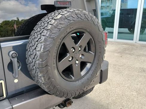 Used 2017 Jeep Wrangler Unlimited Sport AWD/4WD image 7