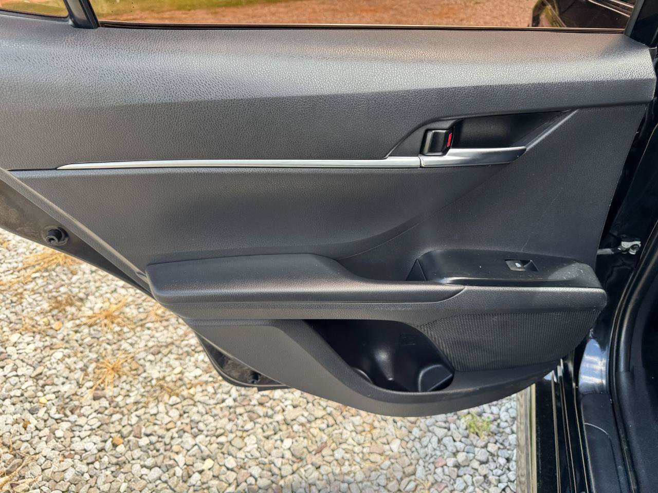 Used 2019 Toyota Camry SE w/ Carpet Mat Package FWD image 15