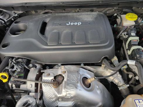 Used 2019 Jeep Cherokee Trailhawk image 15