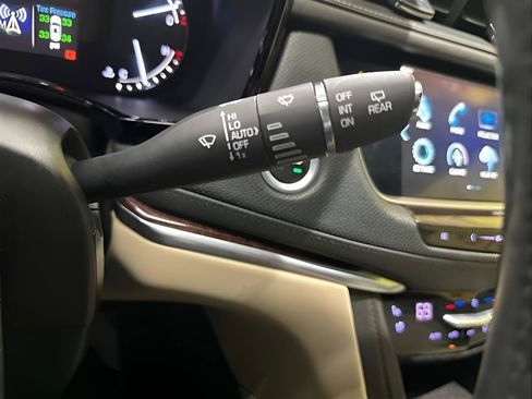 Used 2018 Cadillac XT5 Premium Luxury AWD/4WD image 18