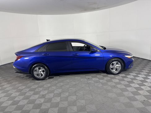 Used 2024 Hyundai Elantra SE image 3