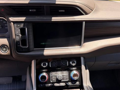 Used 2021 GMC Yukon Denali w/ Denali Premium Package AWD/4WD image 14