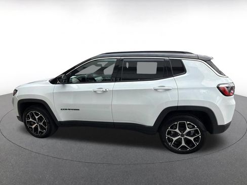 Used 2025 Jeep Compass Limited AWD/4WD image 4
