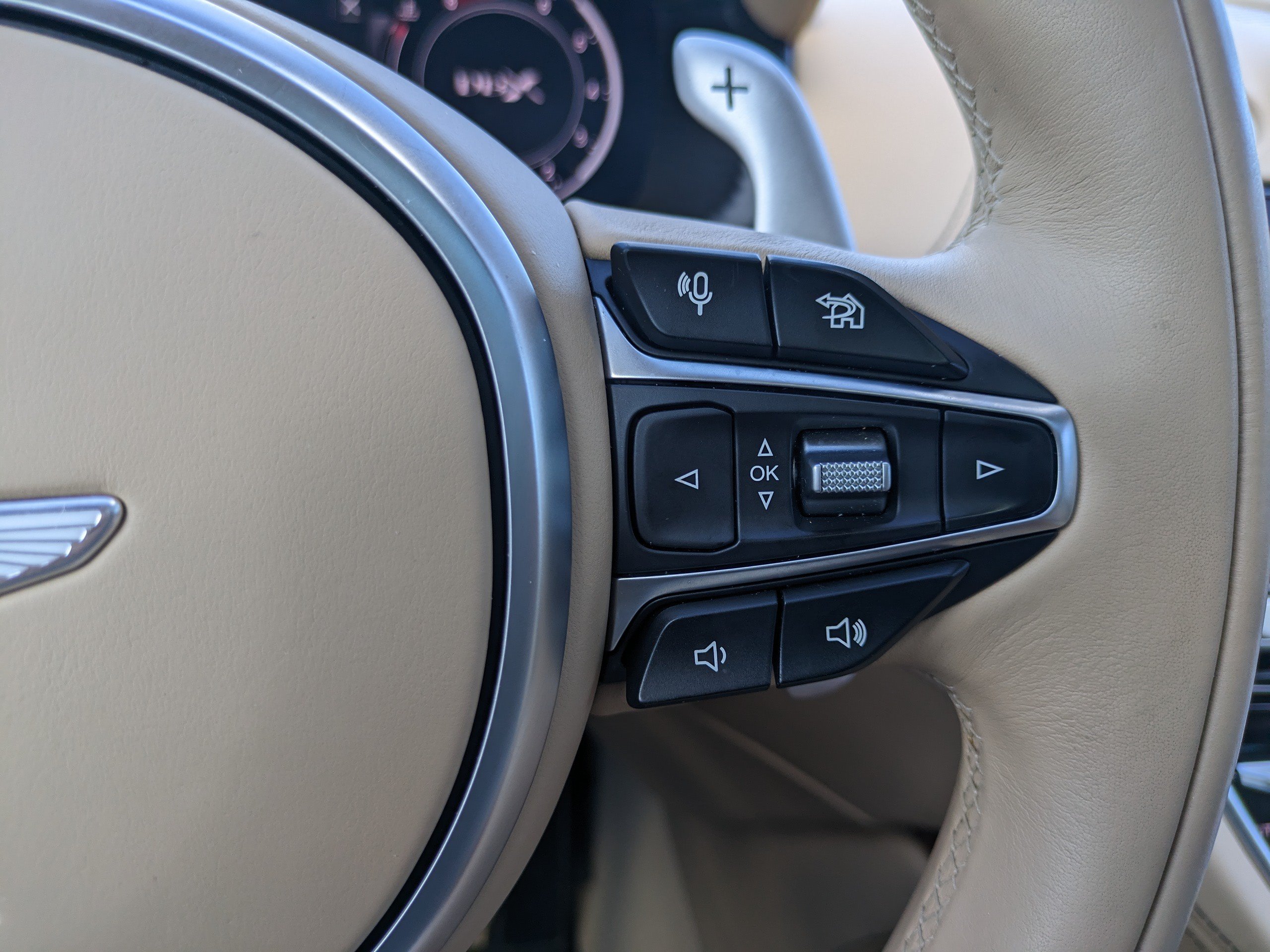 Used 2024 Aston Martin DBX AWD/4WD image 26