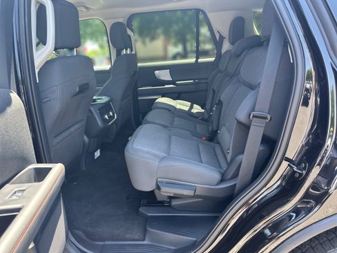 Used 2025 Ford Expedition Active AWD/4WD image 12