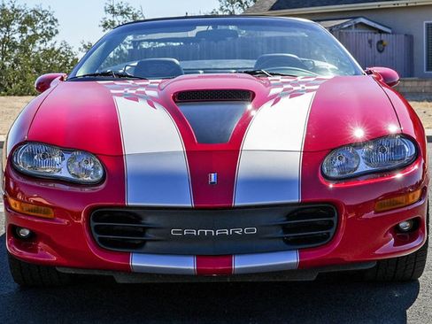 Used 2002 Chevrolet Camaro Z28 w/ SS Performance/Appearance Pkg RWD image 13