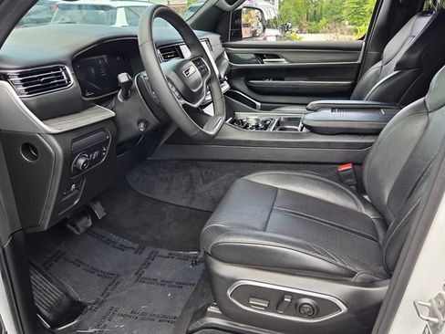 Used 2024 Jeep Wagoneer Series II w/ Flexible Seating Group RWD image 17
