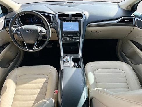 Used 2018 Ford Fusion SE w/ Fusion SE Technology Package image 22