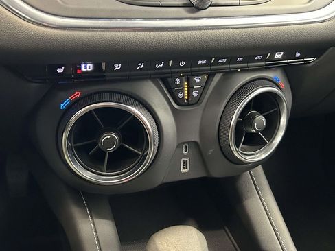 Used 2025 Chevrolet Blazer LT FWD image 24