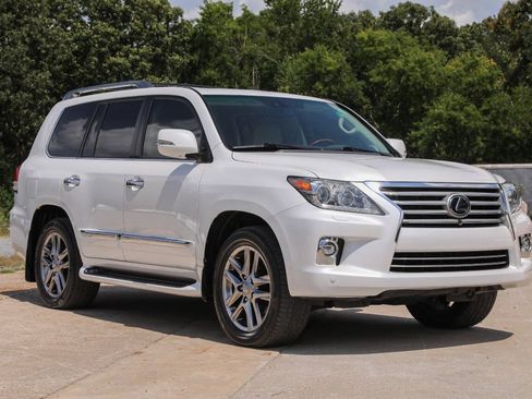 Used 2015 Lexus LX 570 4WD image 1