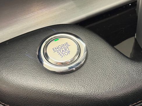 Used 2024 Lincoln Aviator AWD image 32