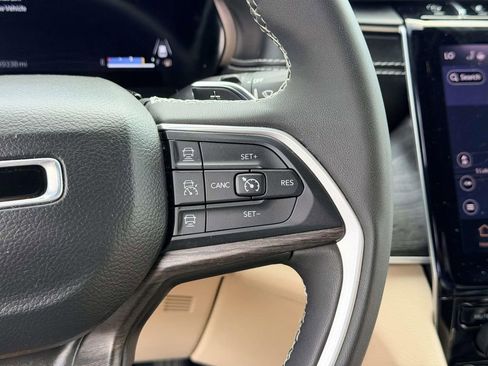 Used 2023 Jeep Grand Cherokee L Limited image 9