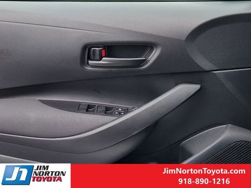 Used 2025 Toyota Corolla LE FWD image 24