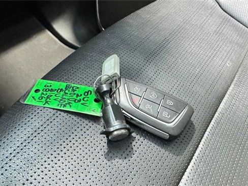 Used 2023 Cadillac Escalade ESV Premium Luxury image 38