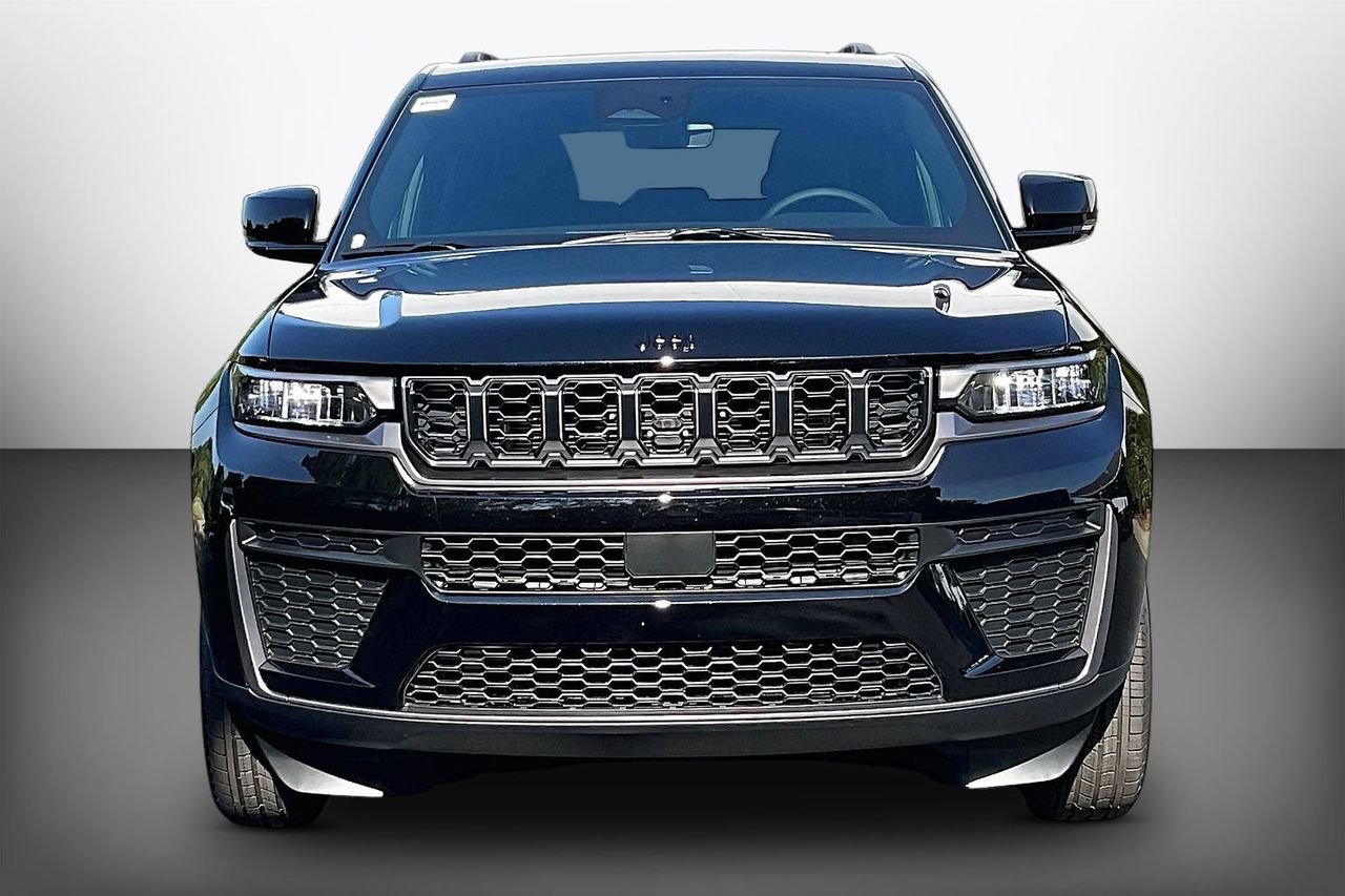 New 2026 Jeep Grand Cherokee Altitude AWD/4WD image 3